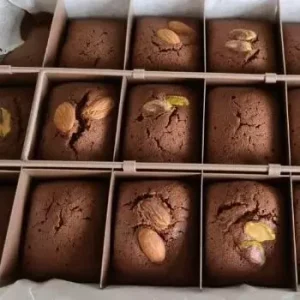 CakeyBakey - Baking pan with divider.